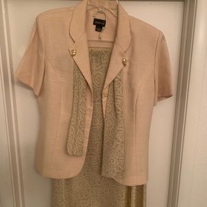 Leslie Fay women’s skirt suit.